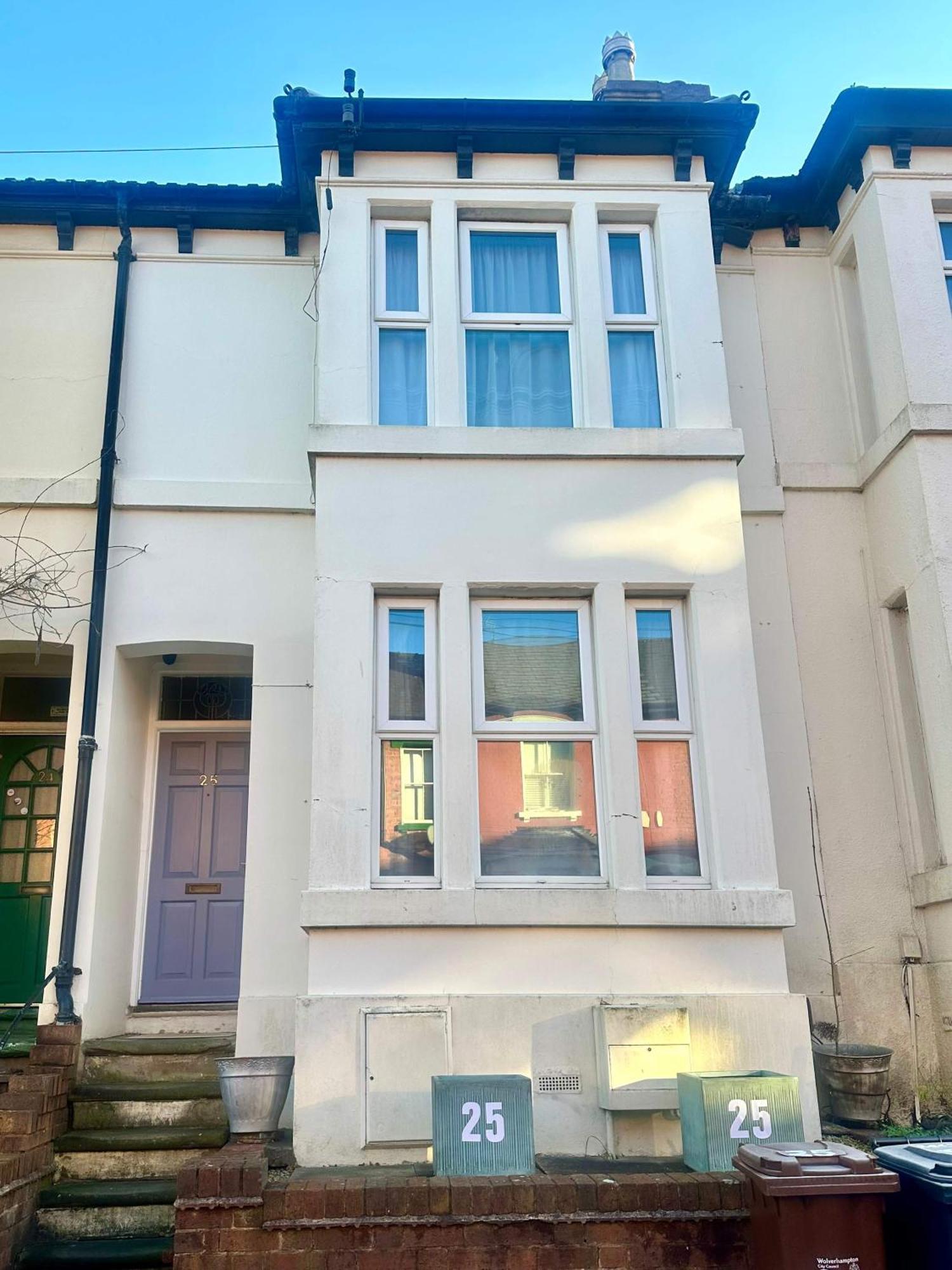 4 Bed Homely Retreat - Wolverhampton Exterior photo